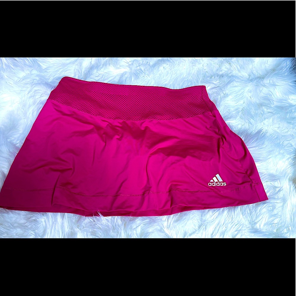 Adidas size large short golf or tennis skort in berry